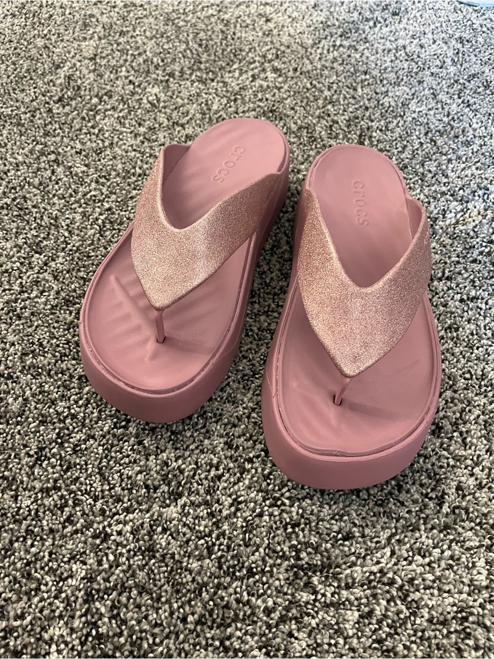 Women’s crocs flip flop sandals